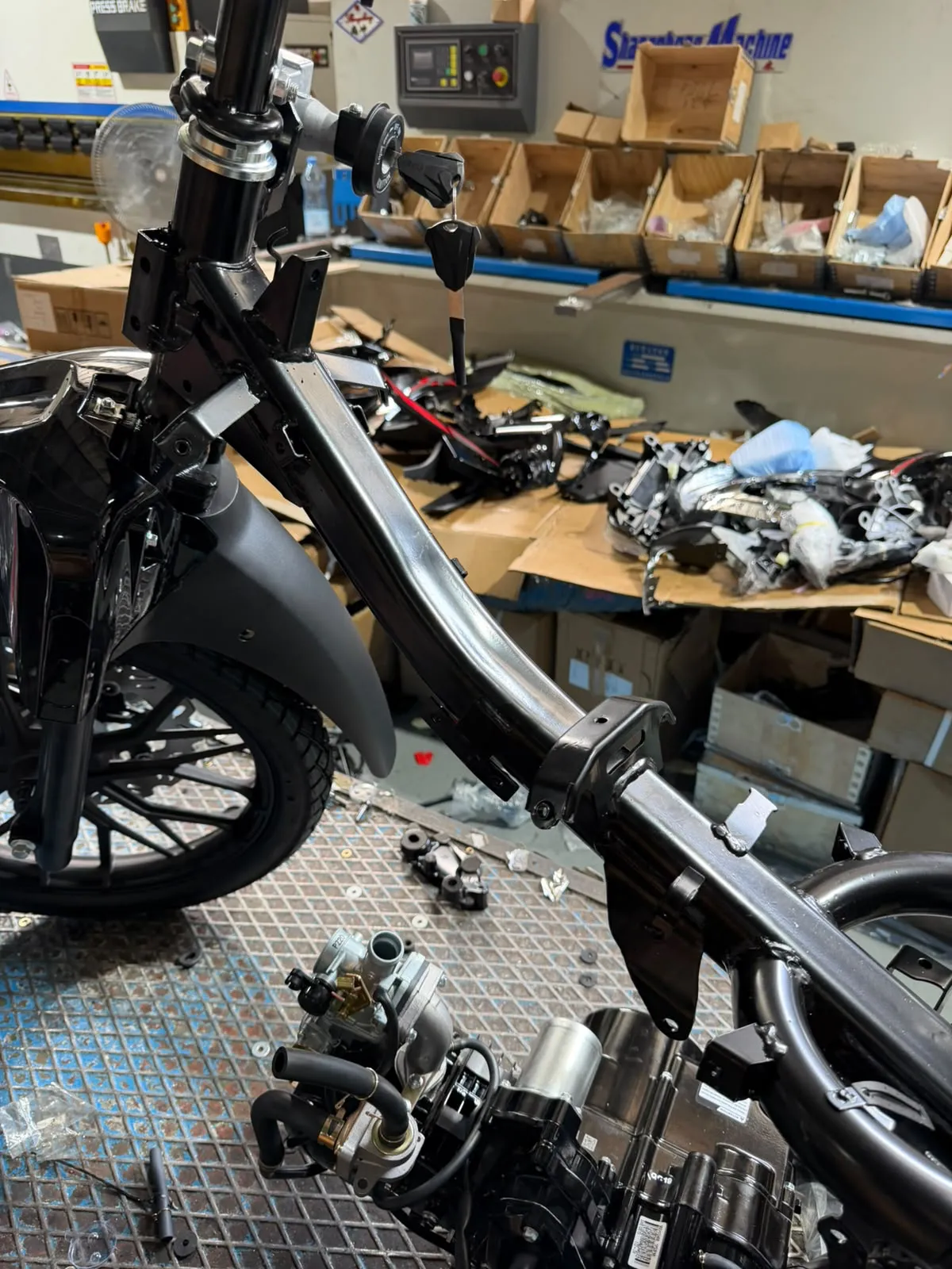 Montage d'un châssis de moto